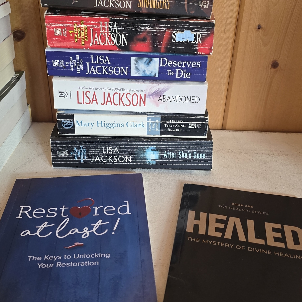 Assorted Book Collection - Picture 5 of 5
